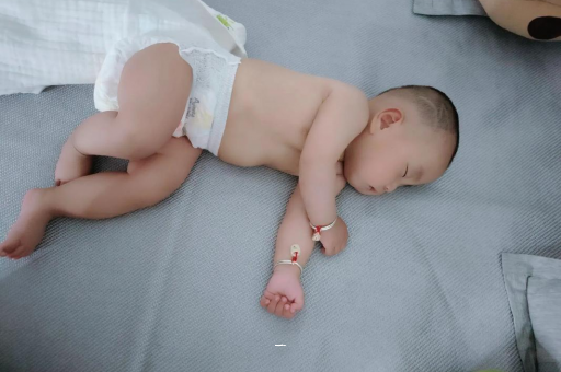 磐石宝宝胳膊上起红疙瘩